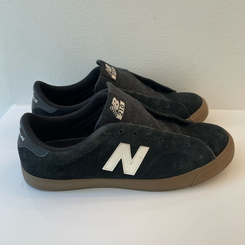 New Balance Men's 210 Black Suede Gum Sole Shoes Size 10.5